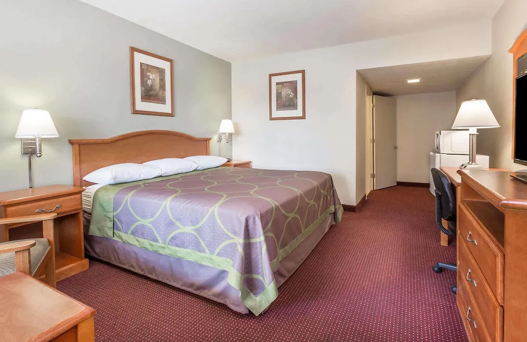 Super 8 By Wyndham Tempe/Asu/Airport-1